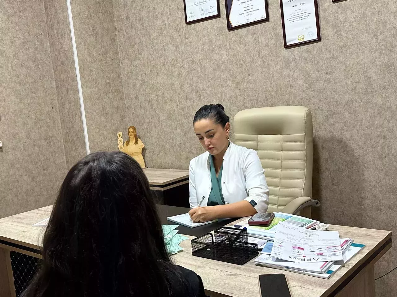 Mezobotoks: Yağlı dərini və akneni idarə etməyin yeni yolu