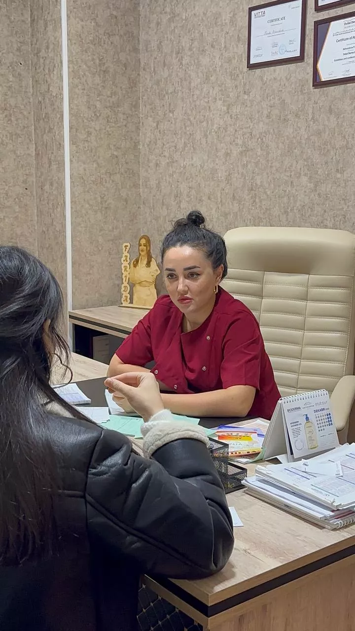 Akne Vulgaris və Gənə: Dermatoloqdan Reallıq və Müalicə Yolu